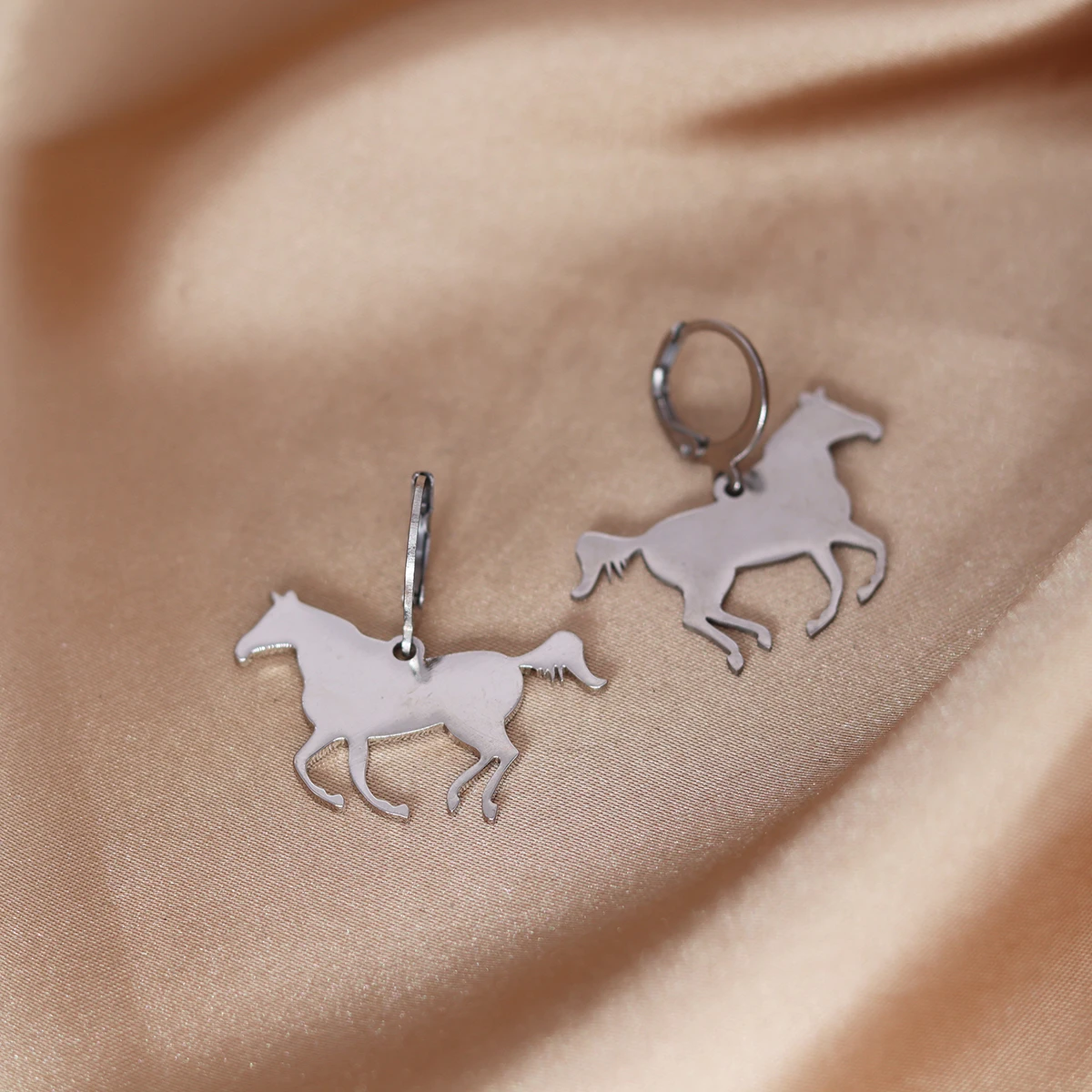 CHENGXUN סוס עגיל חיה עגילי חישוק נירוסטה פשוטה תכשיטים מסיבת יום הולדת מתנות לנשים0