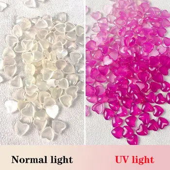 100Pcs UV אור שינוי צבע לב מסמר קסמי 3D מעורב יהלום קישוטי ציפורניים גבישים לב אקריליק שינוי צבע הציפורניים קמעות